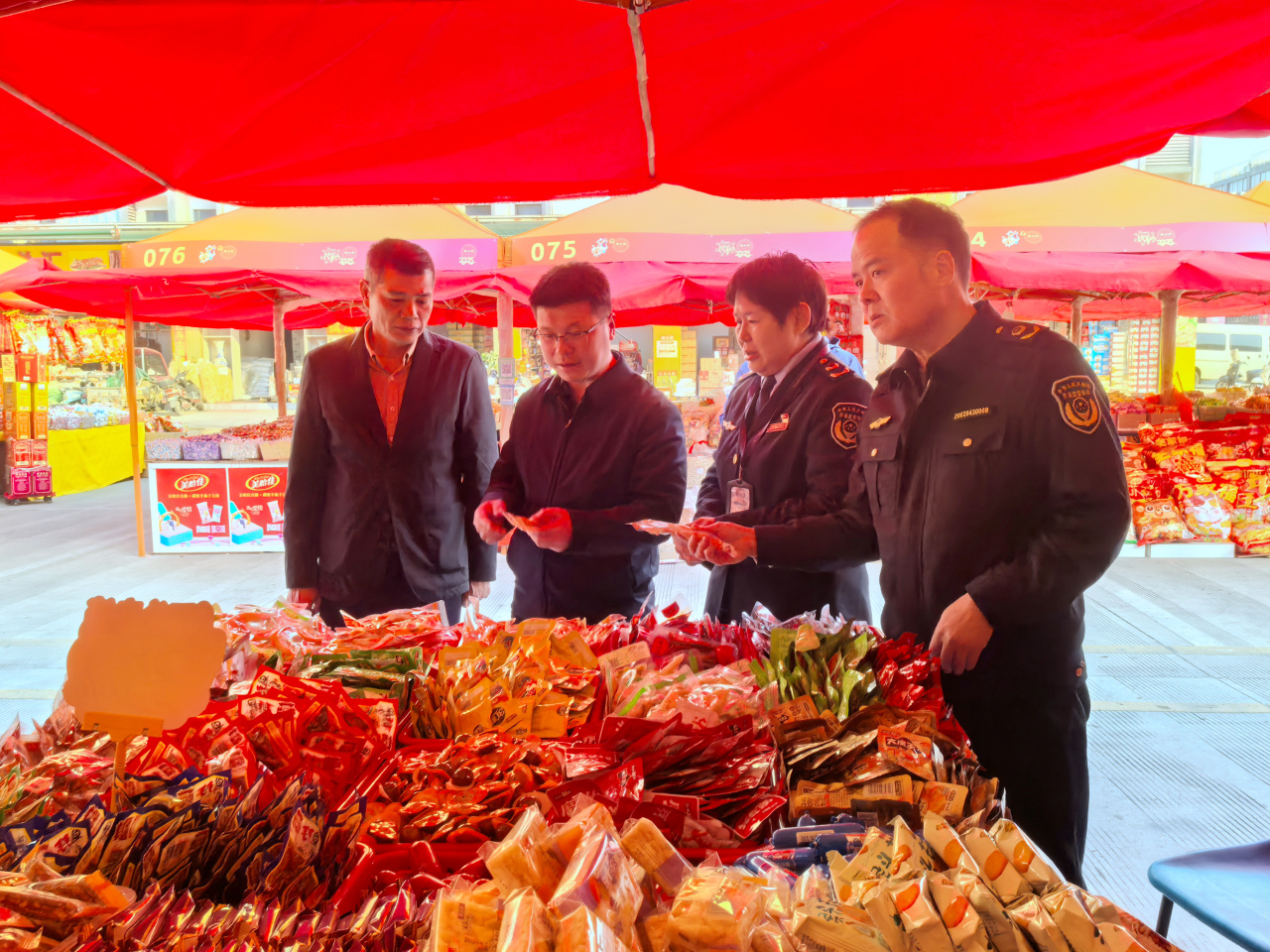 嚴監(jiān)管，護年味 柳州市場監(jiān)管筑牢食用農產品批發(fā)安全防線